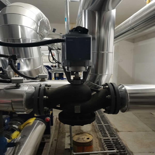 金辉·祟文府换热站调节阀安装现场